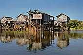 Tonle Sap - Kampong Phluk floating village - stilted houses 